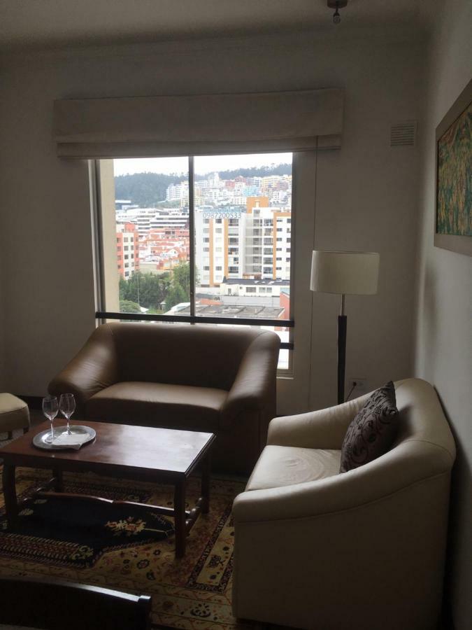 Suites Parque Real Quito Exteriör bild